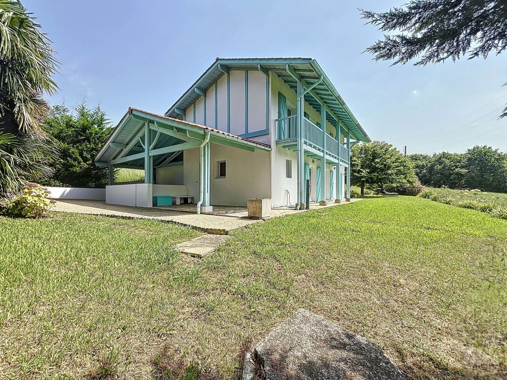 house 7 Rooms for sale on URRUGNE (64122)