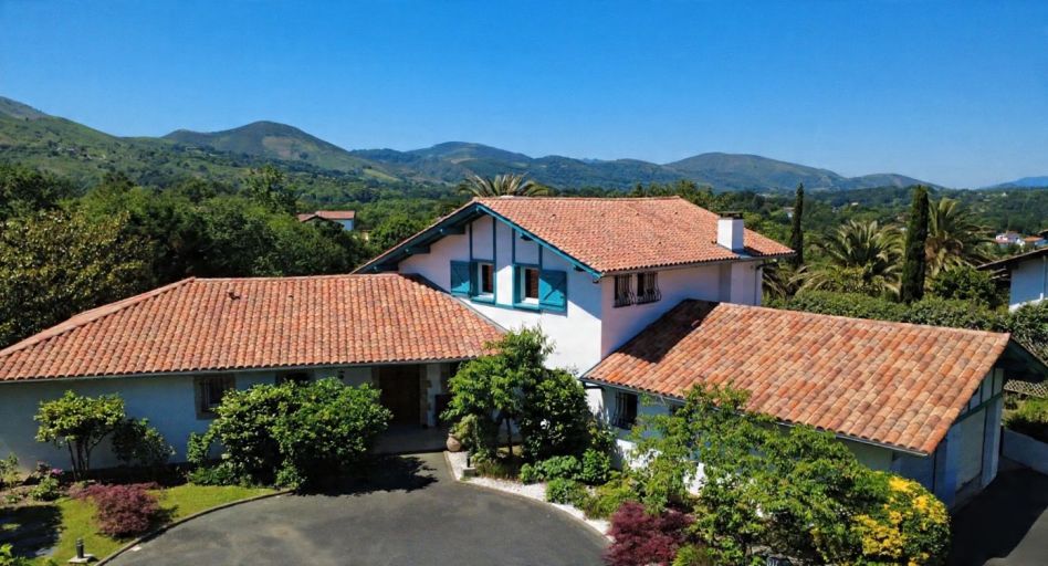 house 7 Rooms for sale on ASCAIN (64310)
