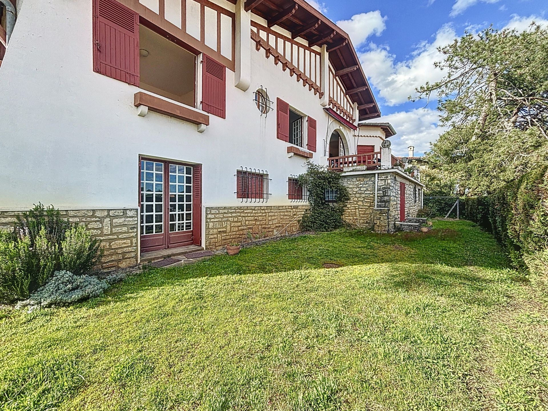 house 13 Rooms for sale on SOORTS HOSSEGOR (40150)