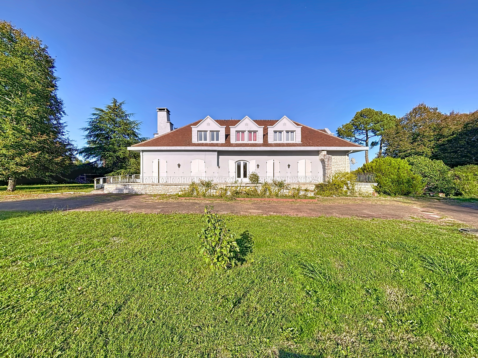 propriété 16 Pièces en vente sur GARROSSE (40110)