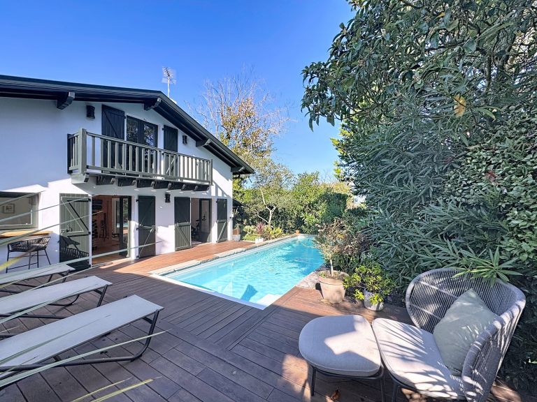 maison 8 Pièces en vente sur GUETHARY (64210)