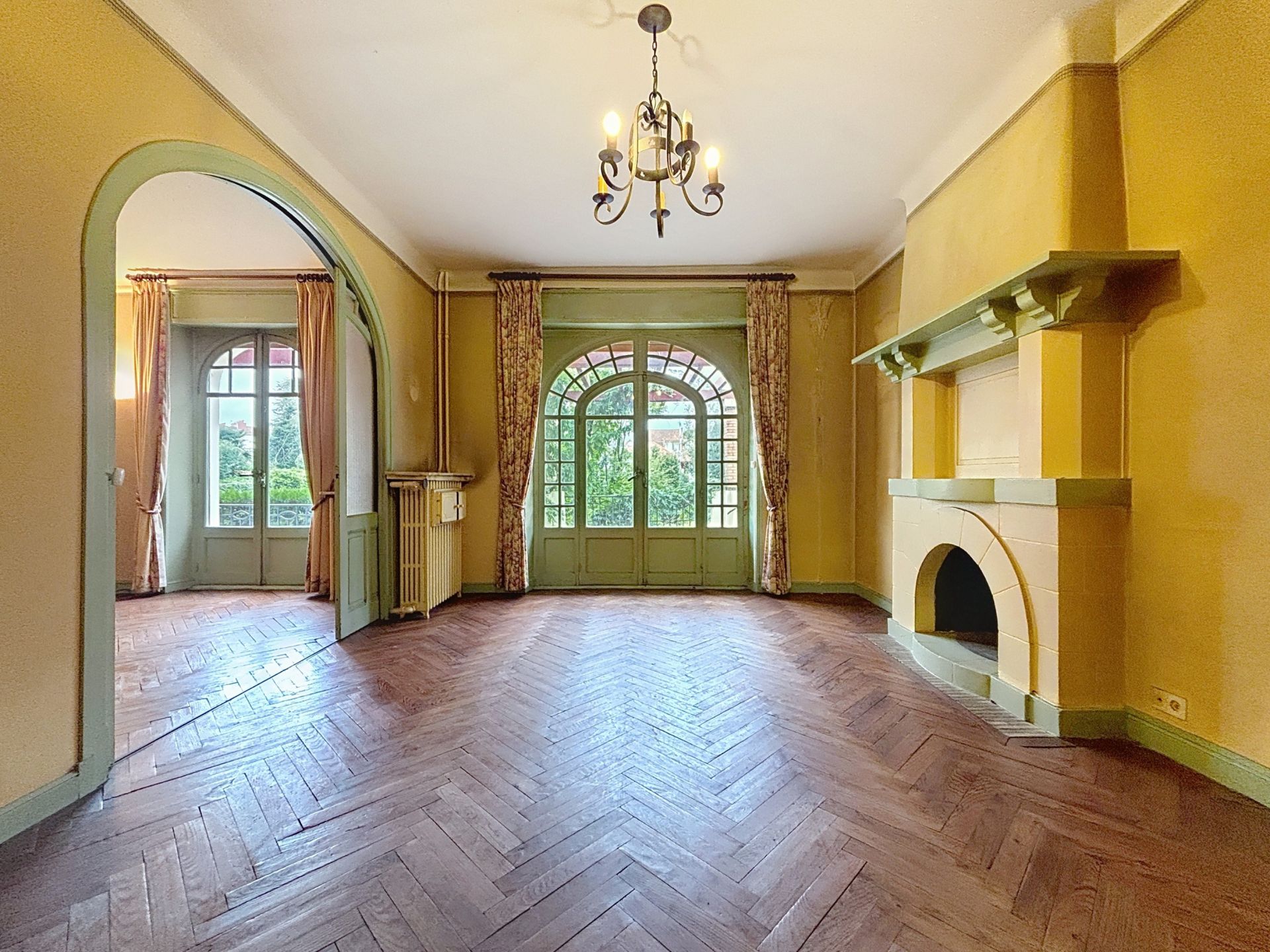 house 10 Rooms for sale on BAYONNE (64100)