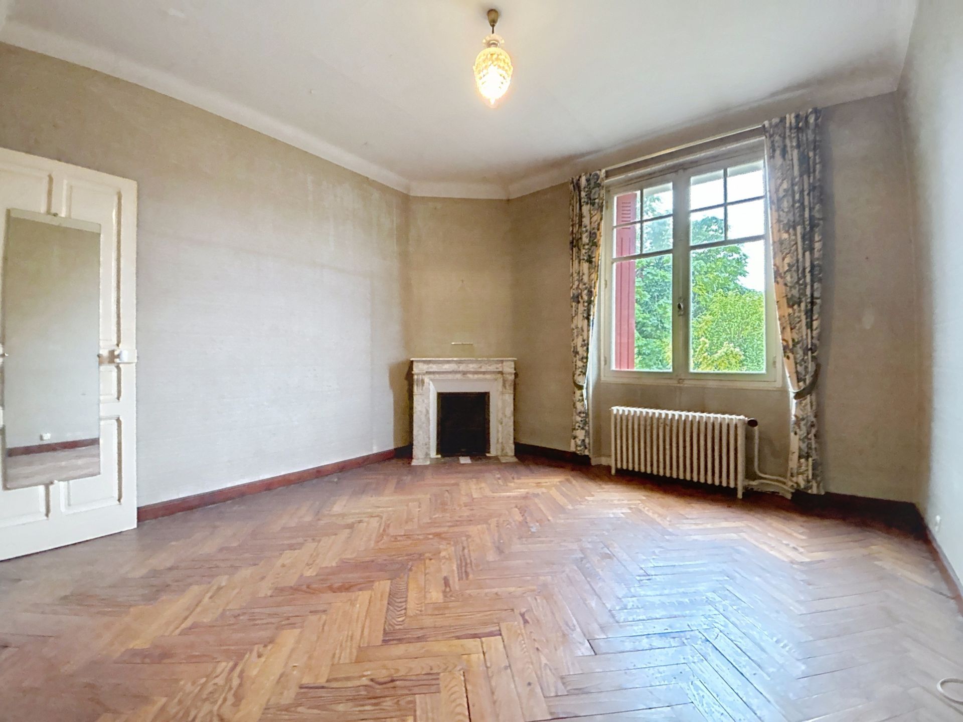 house 10 Rooms for sale on BAYONNE (64100)