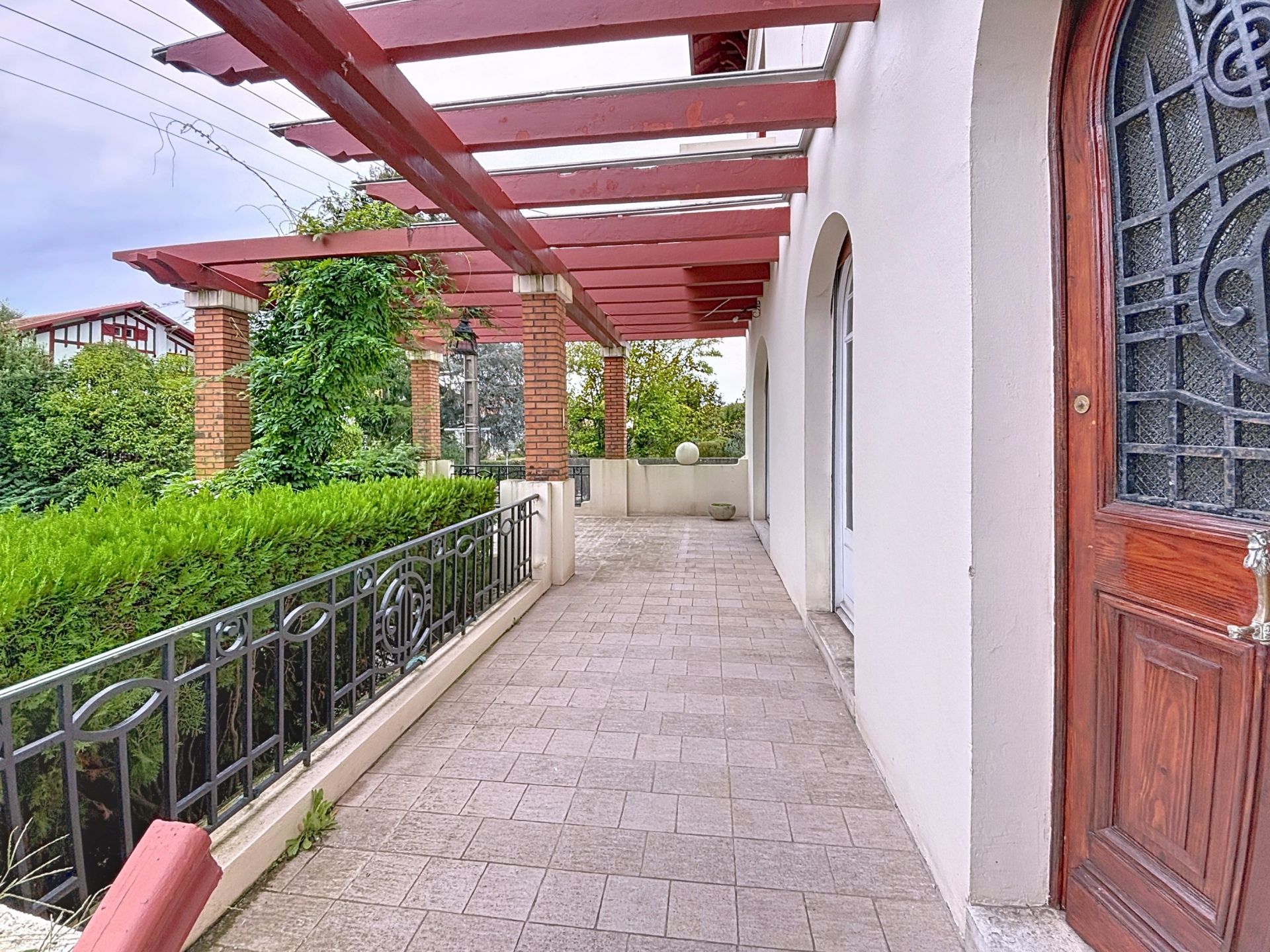 house 10 Rooms for sale on BAYONNE (64100)