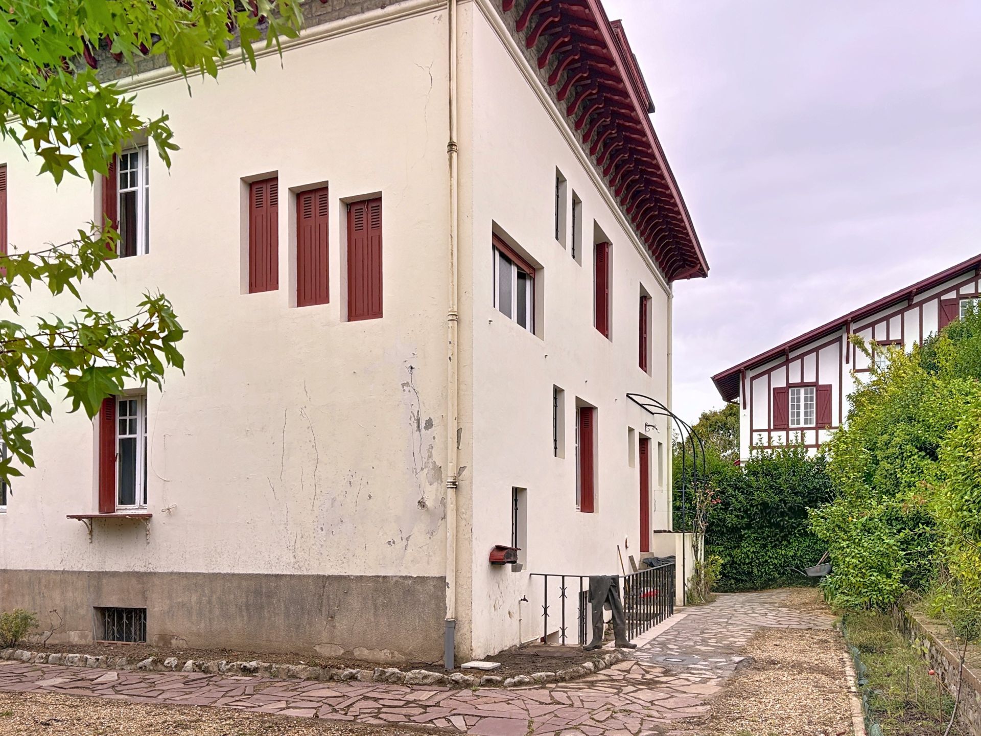 house 10 Rooms for sale on BAYONNE (64100)