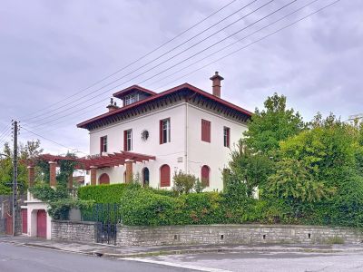Sale House Bayonne 10 Rooms 300 m²