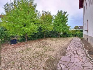 house 10 Rooms for sale on BAYONNE (64100)