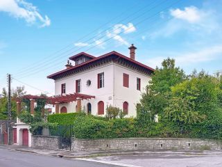 house 10 Rooms for sale on BAYONNE (64100)