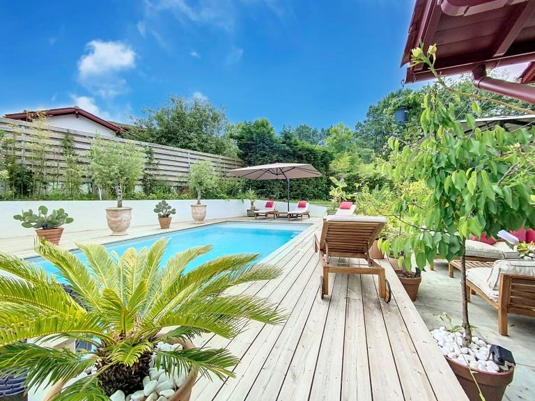 house 6 Rooms for sale on ASCAIN (64310)