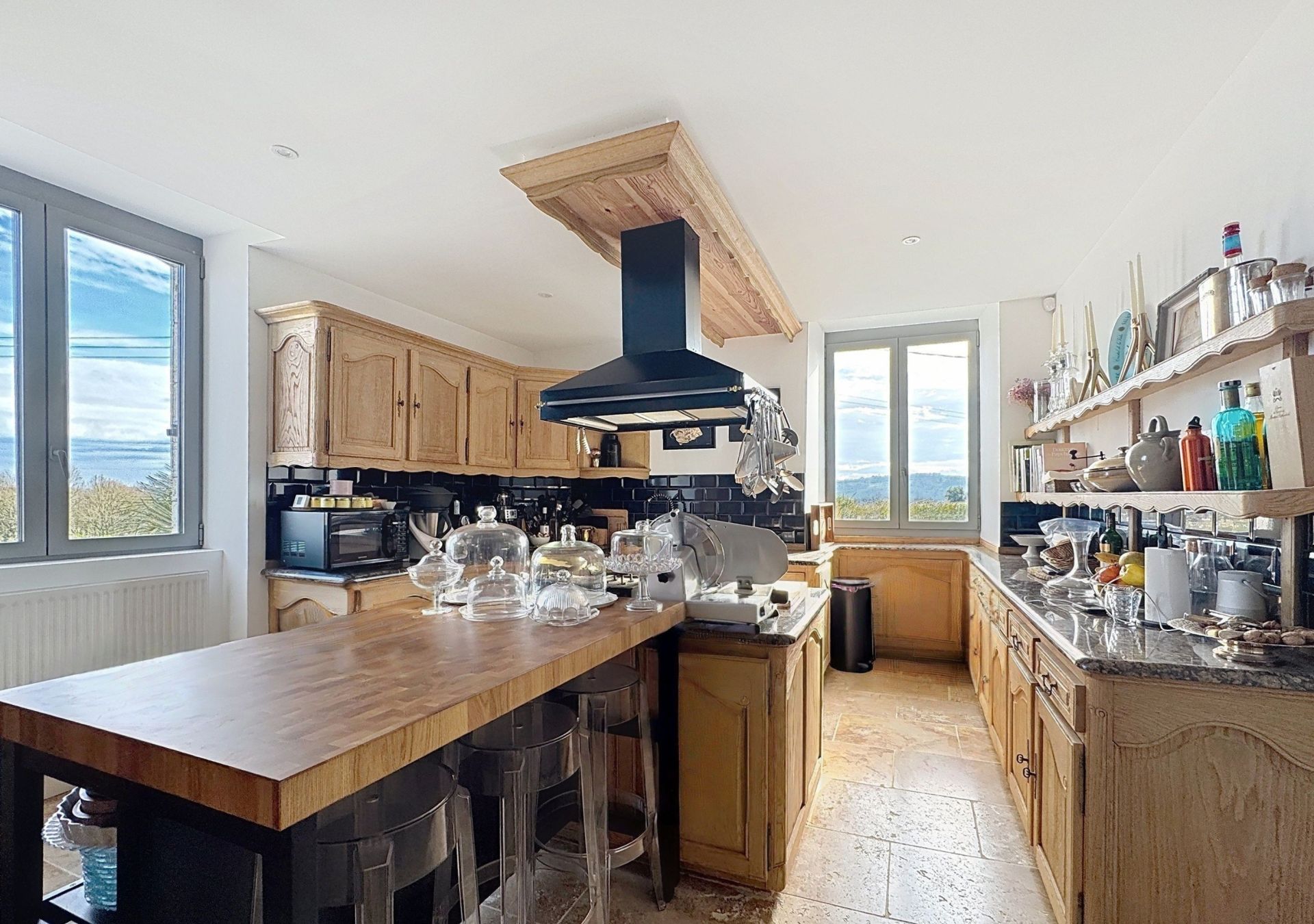 house 11 Rooms for sale on GUICHE (64520)