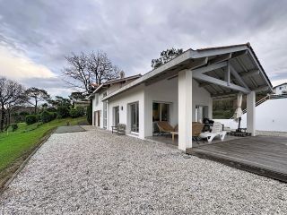 house 6 Rooms for sale on ARCANGUES (64200)