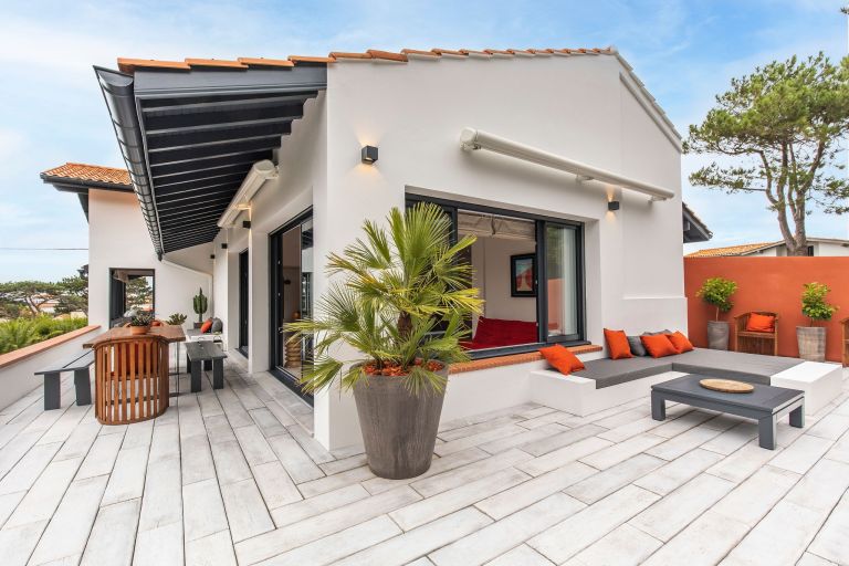 house 8 Rooms for sale on BIARRITZ (64200)