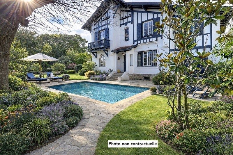 house 7 Rooms for sale on BIARRITZ (64200)