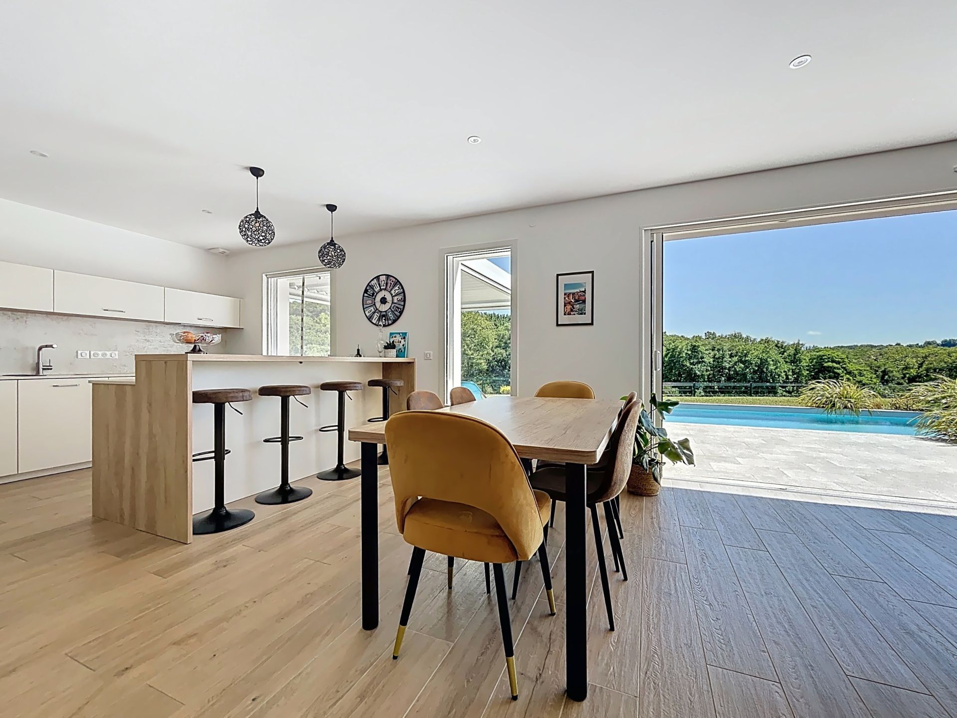 house 11 Rooms for sale on ARCANGUES (64200)