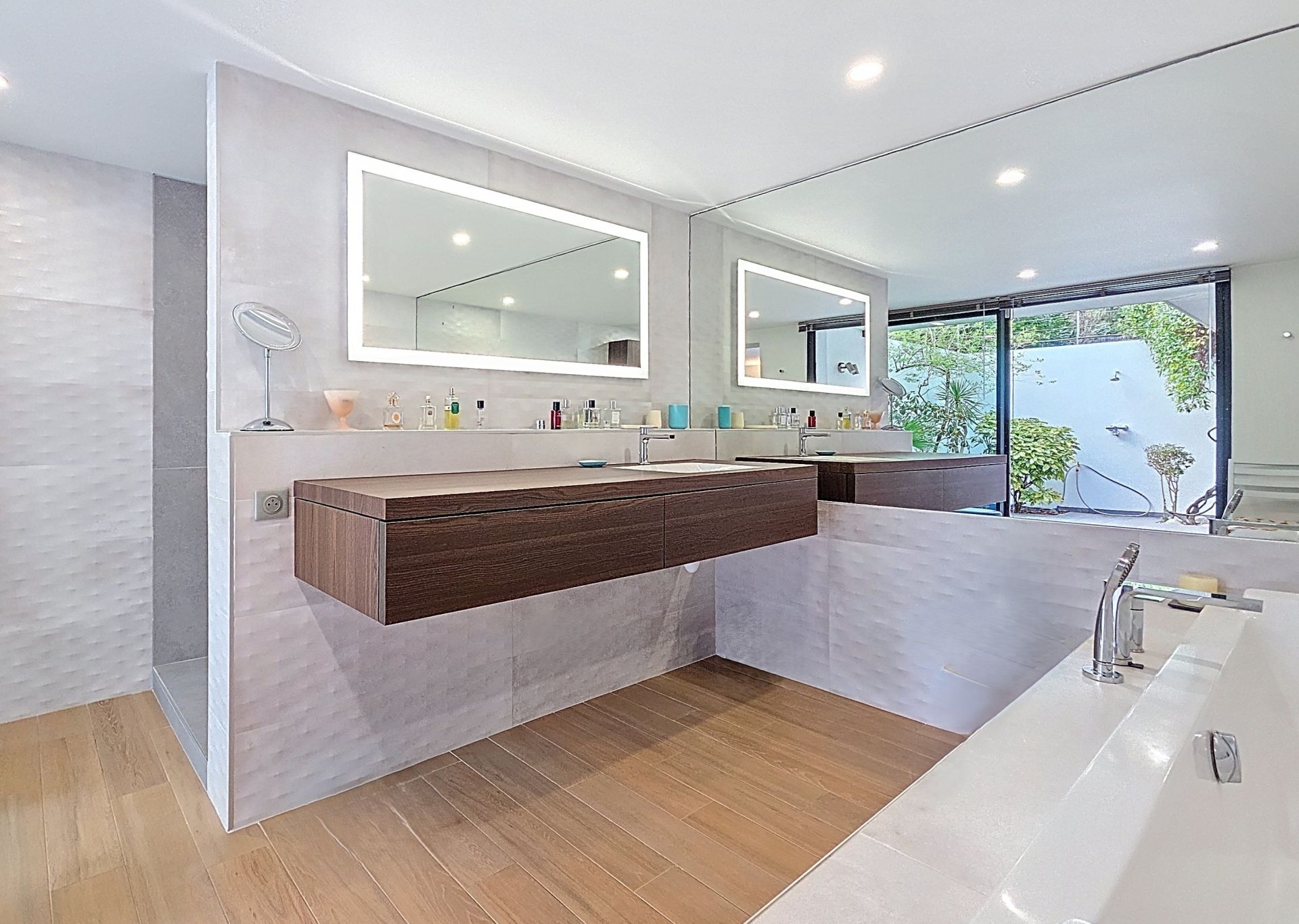 house 6 Rooms for sale on ANGLET (64600)