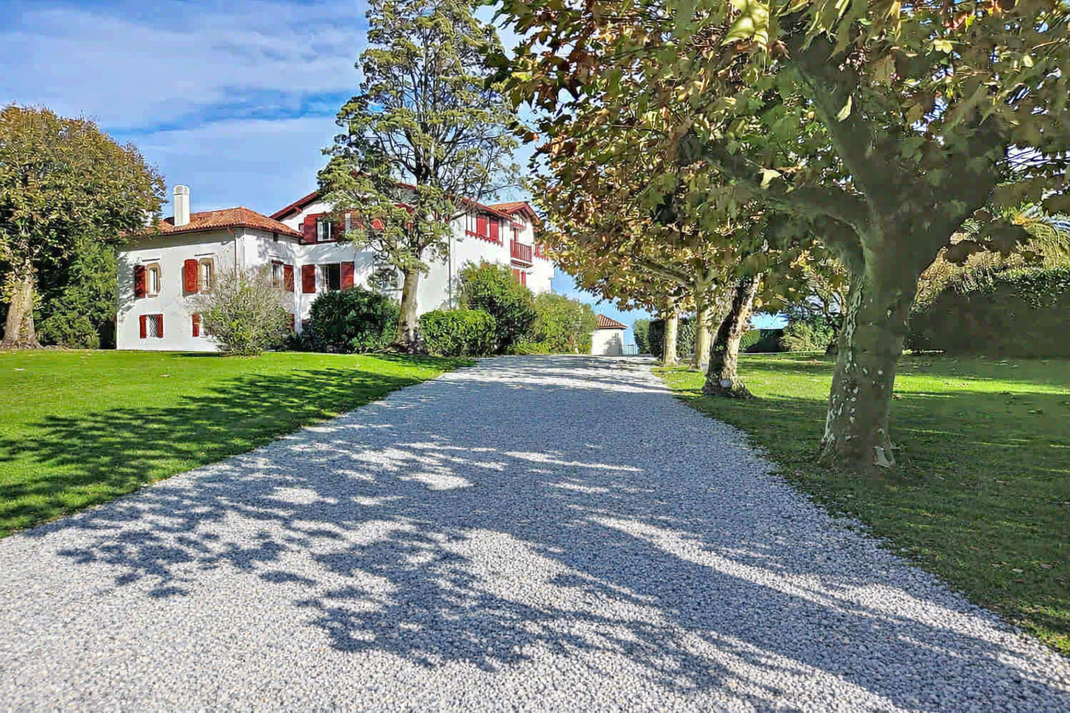 house 15 Rooms for sale on BAYONNE (64100)