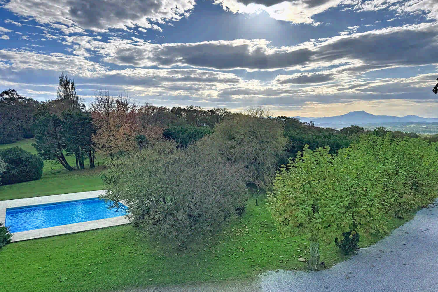 house 15 Rooms for sale on BAYONNE (64100)