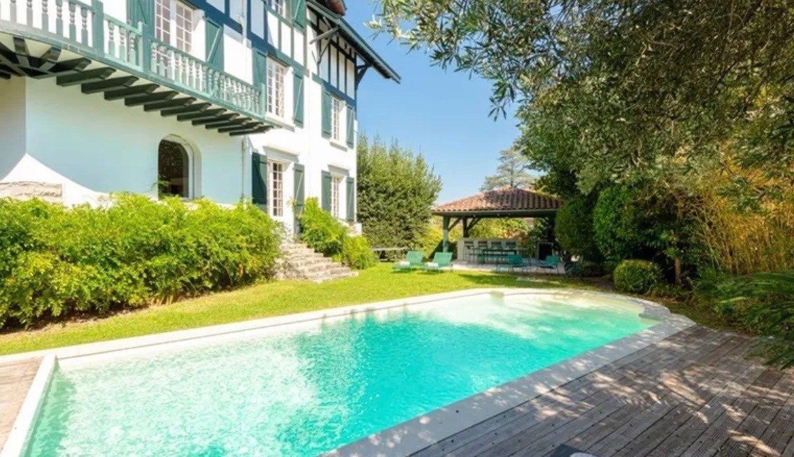 house 14 Rooms for sale on BIARRITZ (64200)