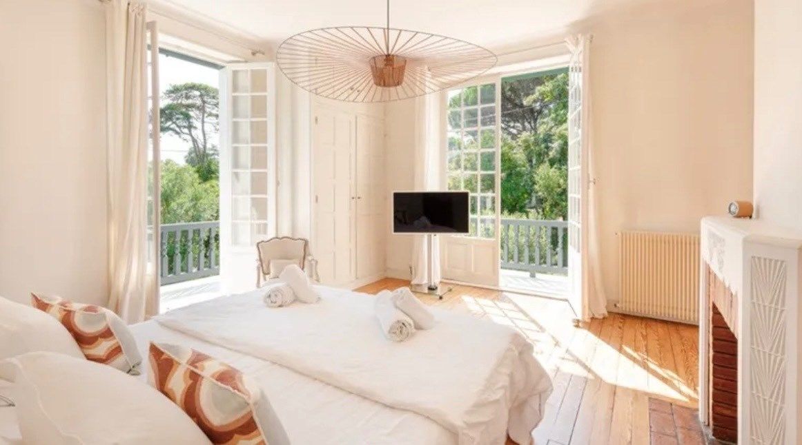 house 14 Rooms for sale on BIARRITZ (64200)
