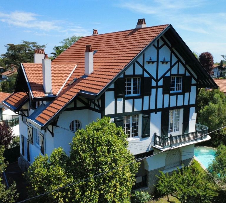 house 10 Rooms for sale on BIARRITZ (64200)