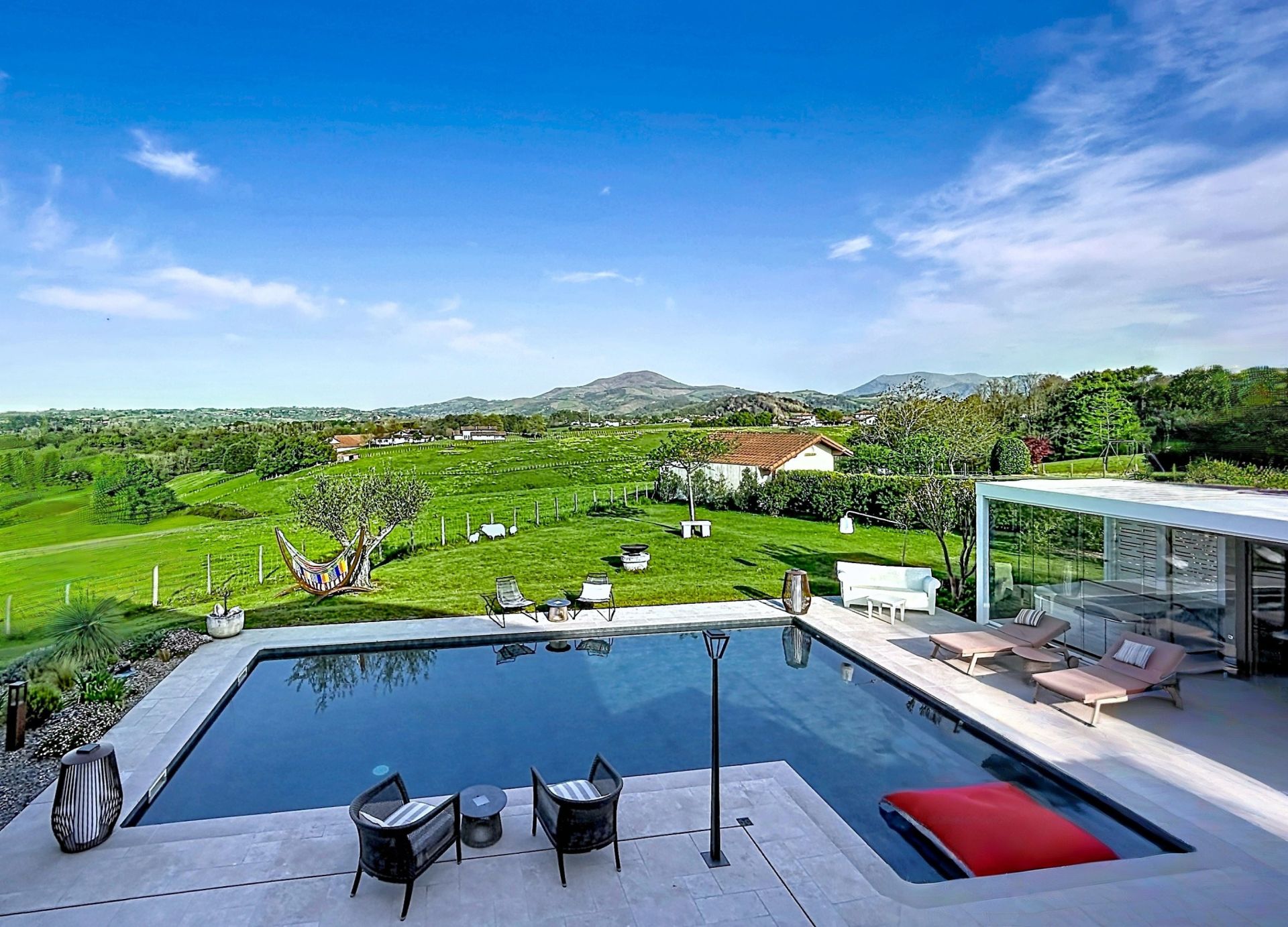 house 7 Rooms for sale on LARRESSORE (64480)