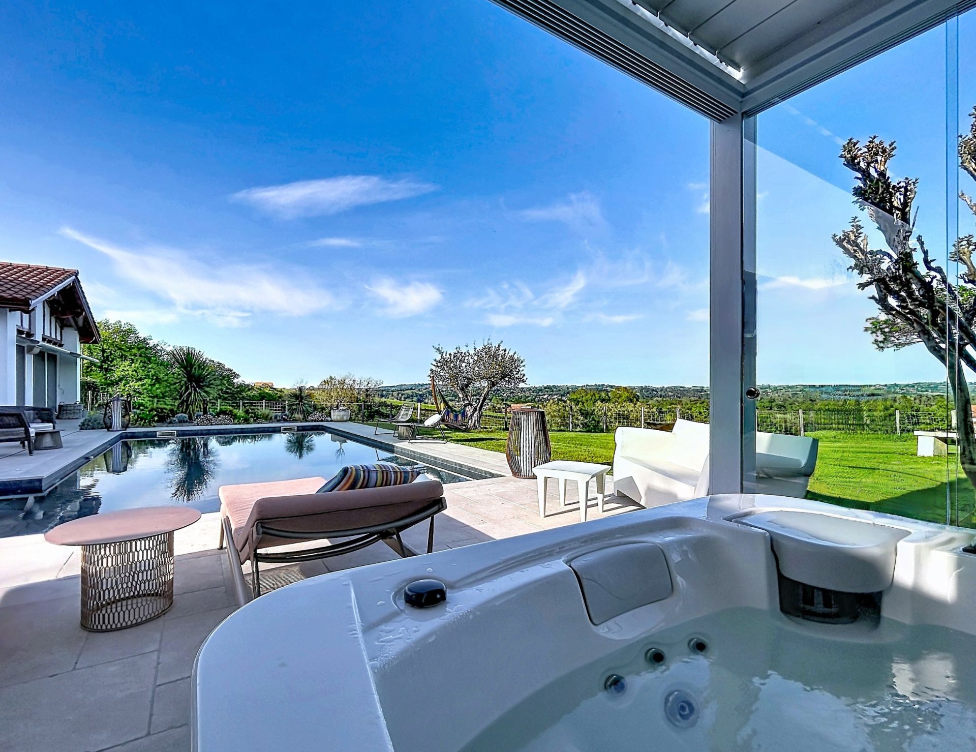 house 7 Rooms for sale on LARRESSORE (64480)