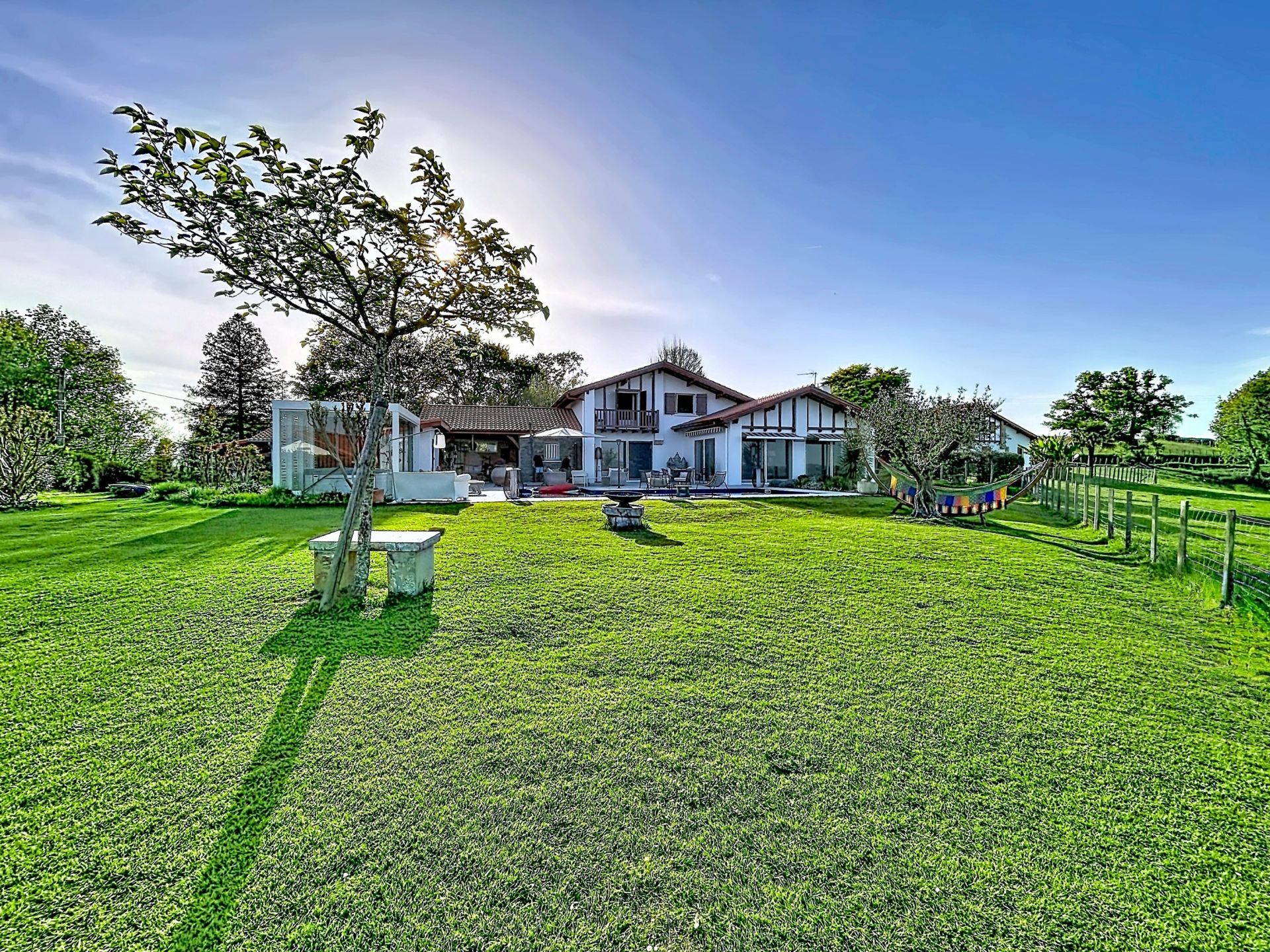 house 7 Rooms for sale on LARRESSORE (64480)