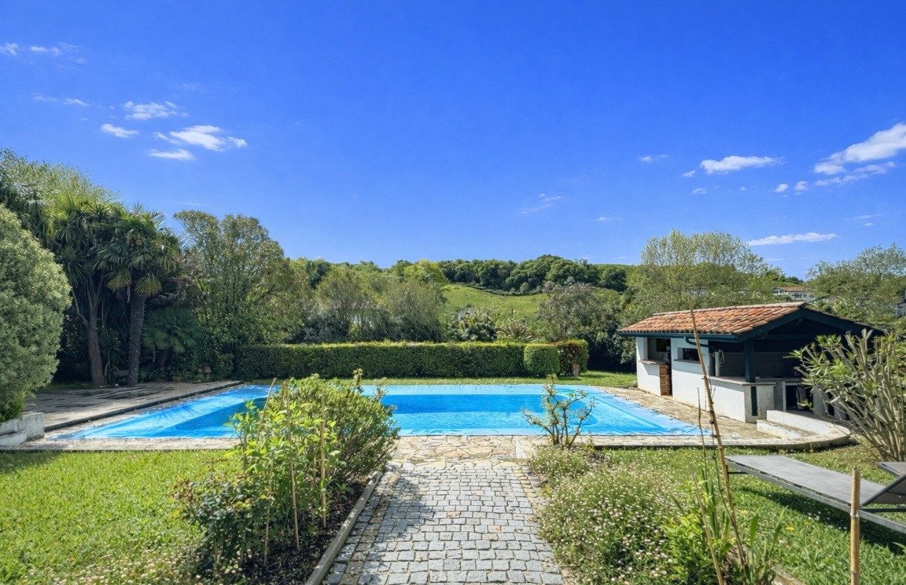 maison 9 Pièces en vente sur ST PEE SUR NIVELLE (64310)