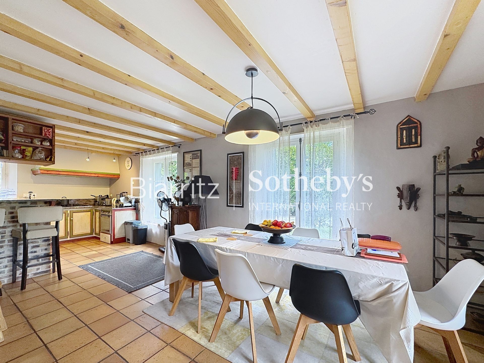 maison 9 Pièces en vente sur ST PEE SUR NIVELLE (64310)