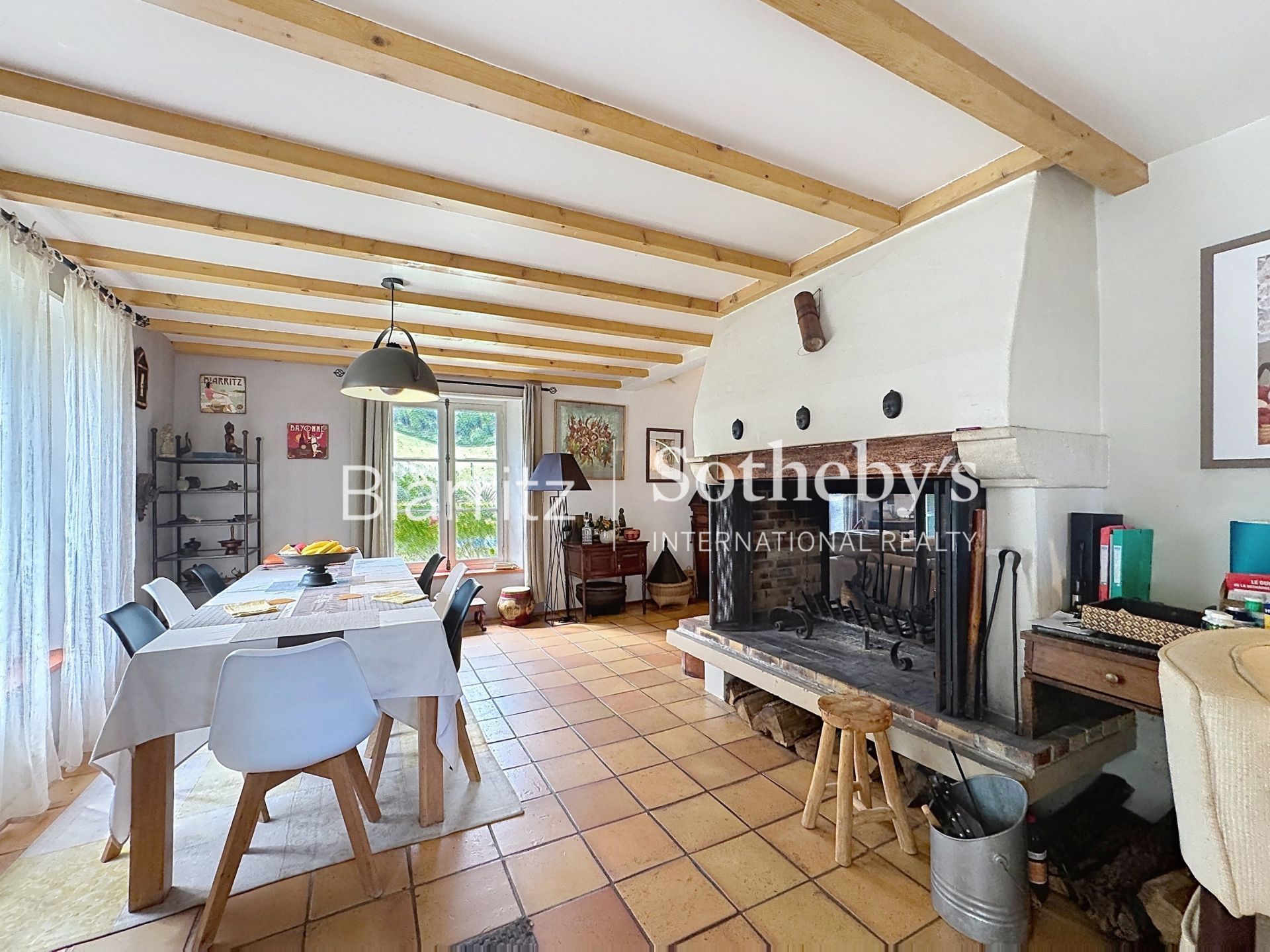 maison 9 Pièces en vente sur ST PEE SUR NIVELLE (64310)