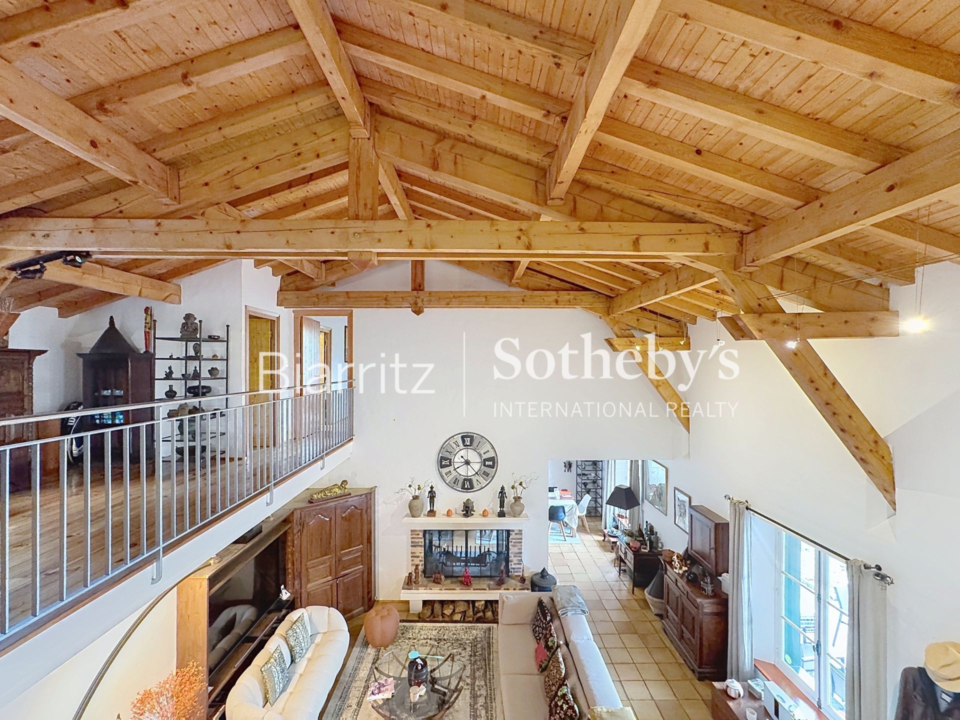 maison 9 Pièces en vente sur ST PEE SUR NIVELLE (64310)