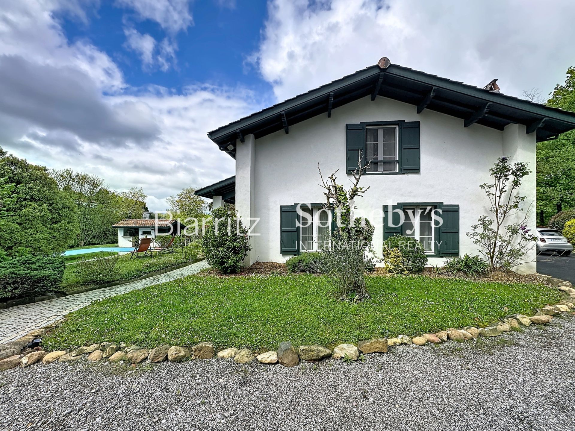 maison 9 Pièces en vente sur ST PEE SUR NIVELLE (64310)