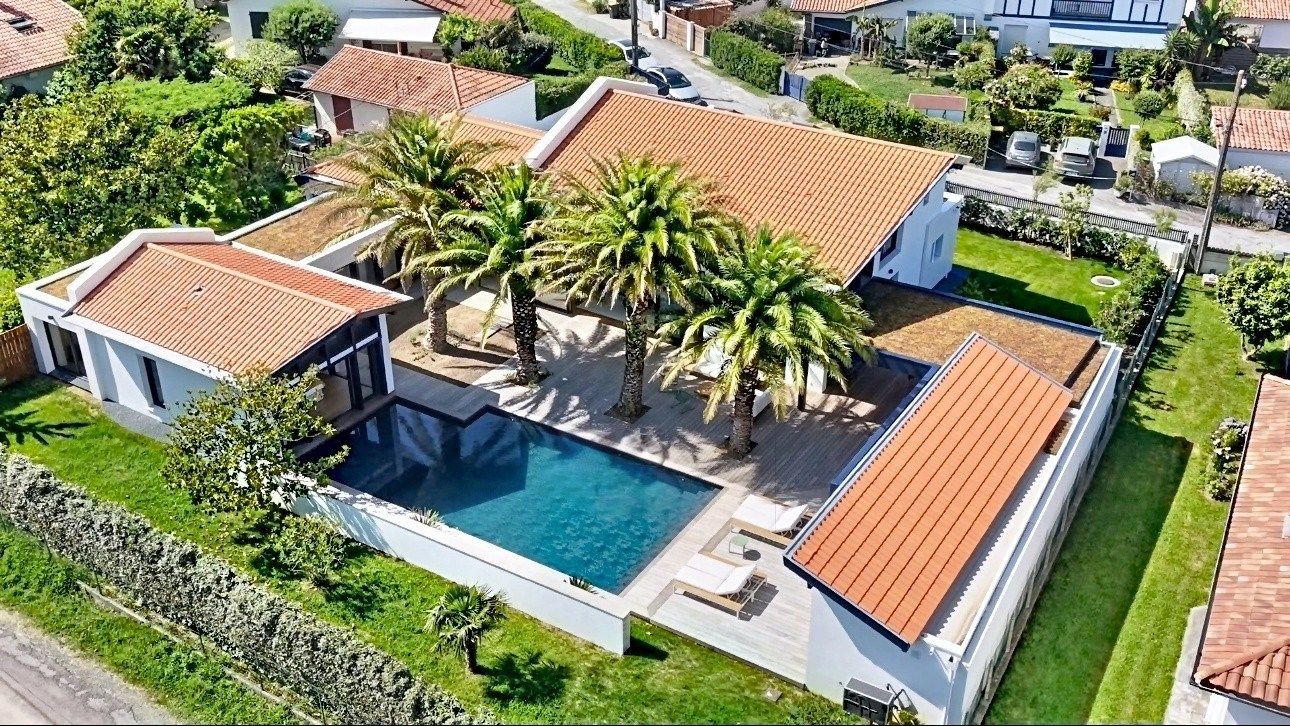 house 8 Rooms for sale on BIDART (64210)