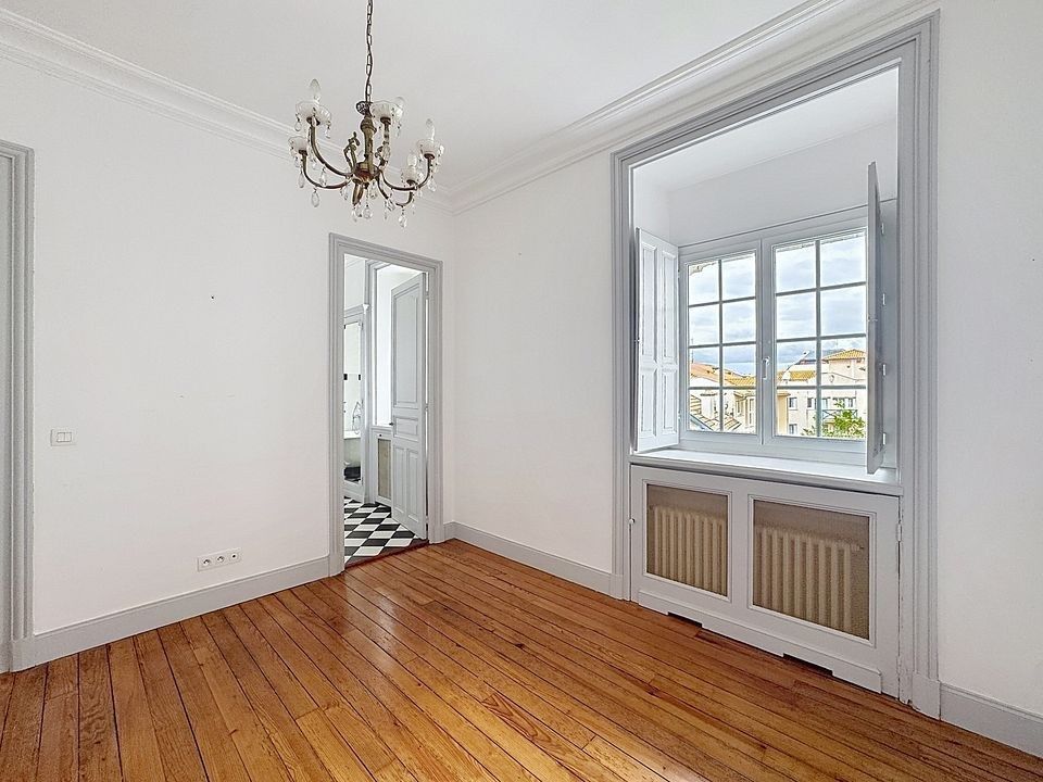 apartment 3 Rooms for sale on BIARRITZ (64200)