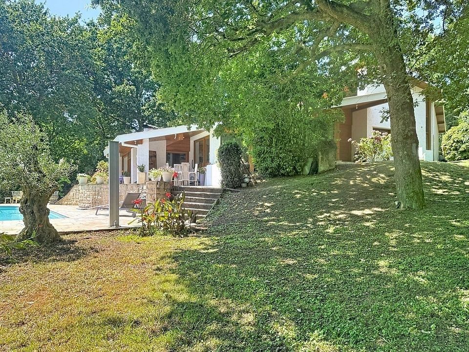 house 7 Rooms for sale on BIDART (64210)