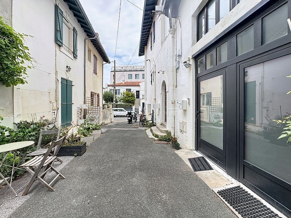 apartment 4 Rooms for sale on BIARRITZ (64200)