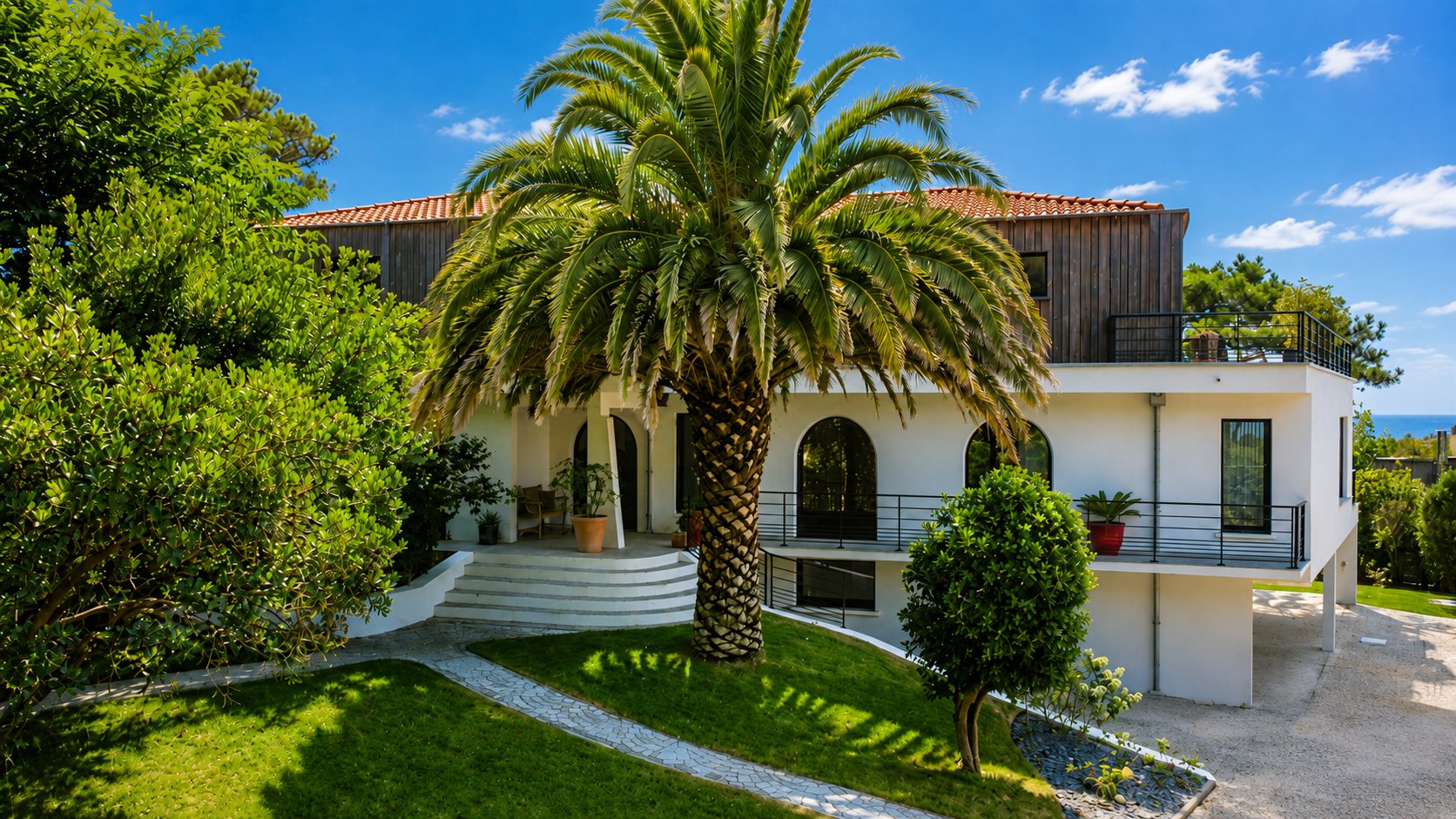 house 10 Rooms for sale on ANGLET (64600)