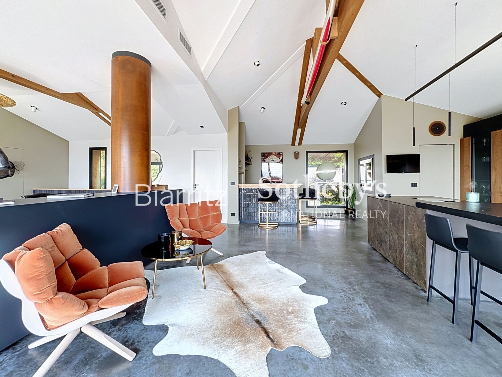 house 10 Rooms for sale on ANGLET (64600)