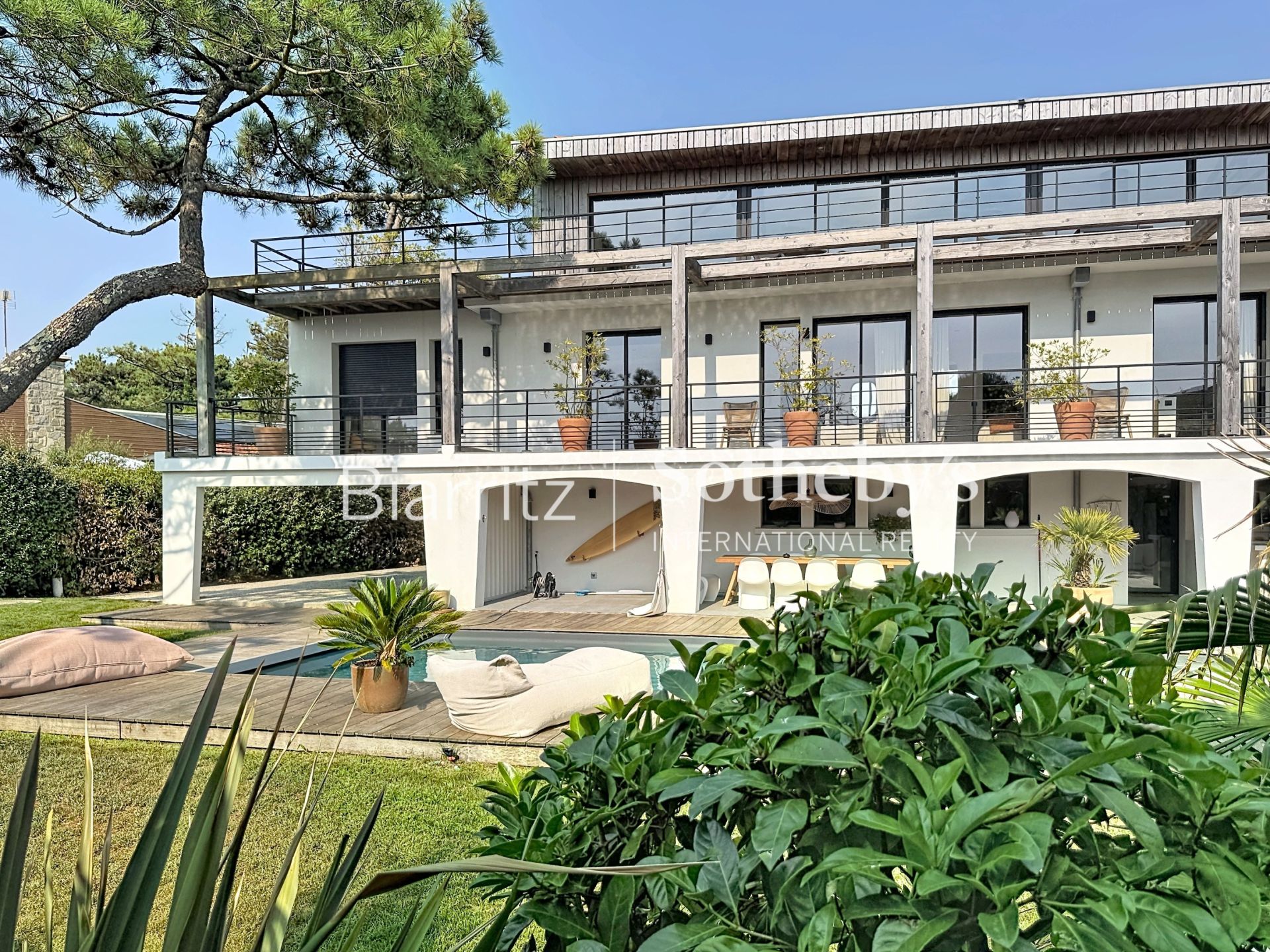 house 10 Rooms for sale on ANGLET (64600)