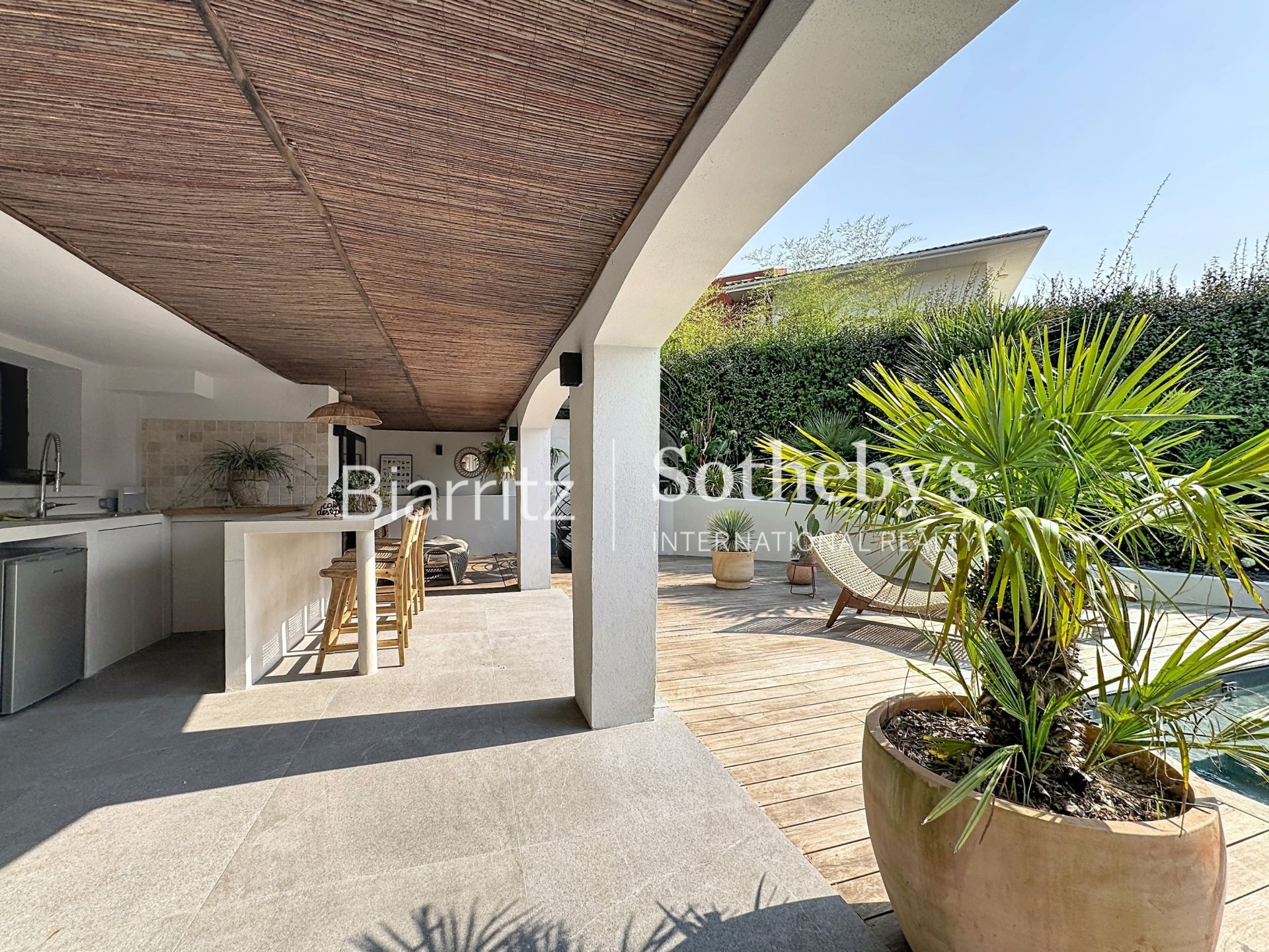 house 10 Rooms for sale on ANGLET (64600)
