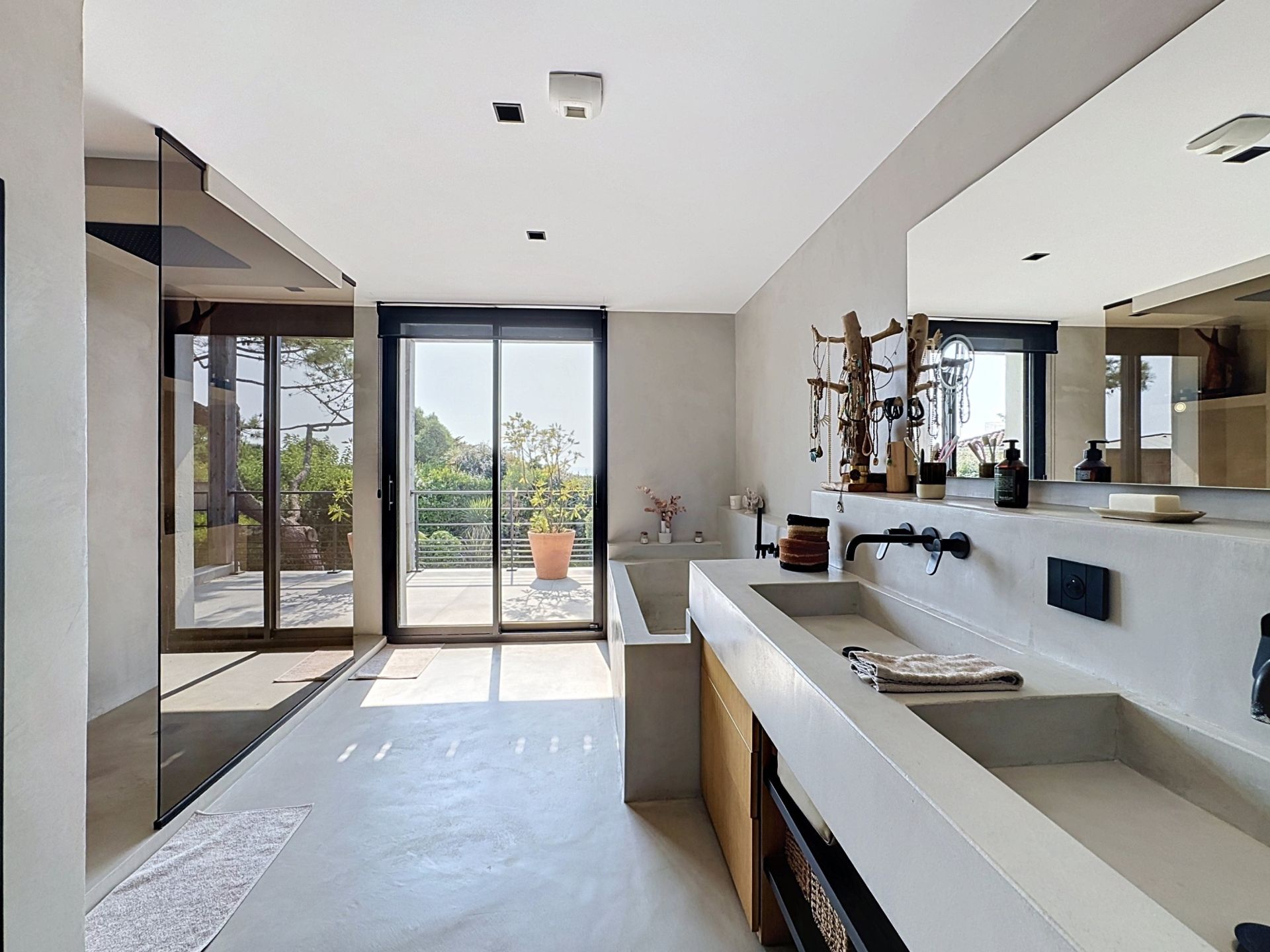 house 10 Rooms for sale on ANGLET (64600)