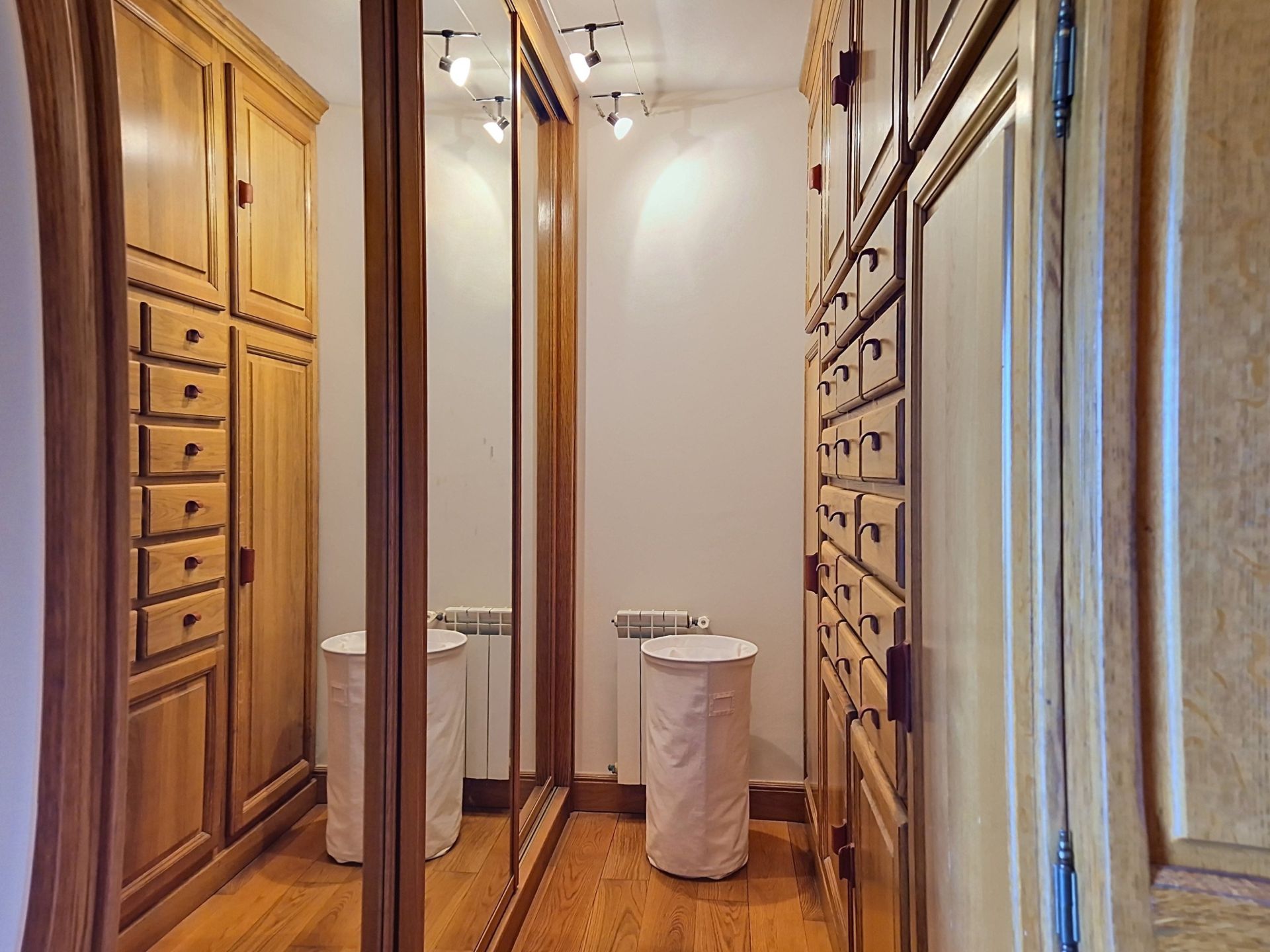 house 6 Rooms for sale on URRUGNE (64122)