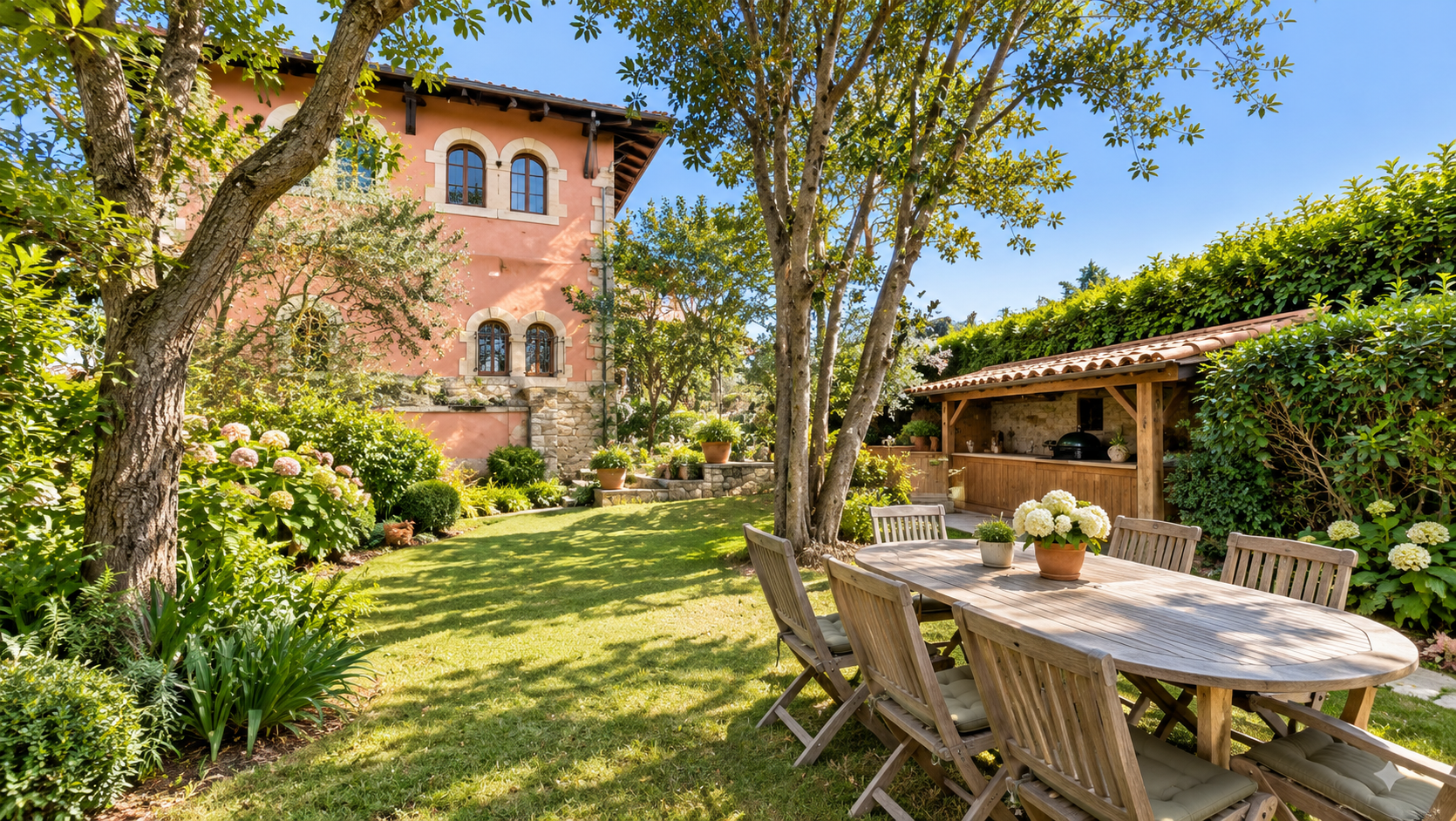 house 10 Rooms for sale on ANGLET (64600)