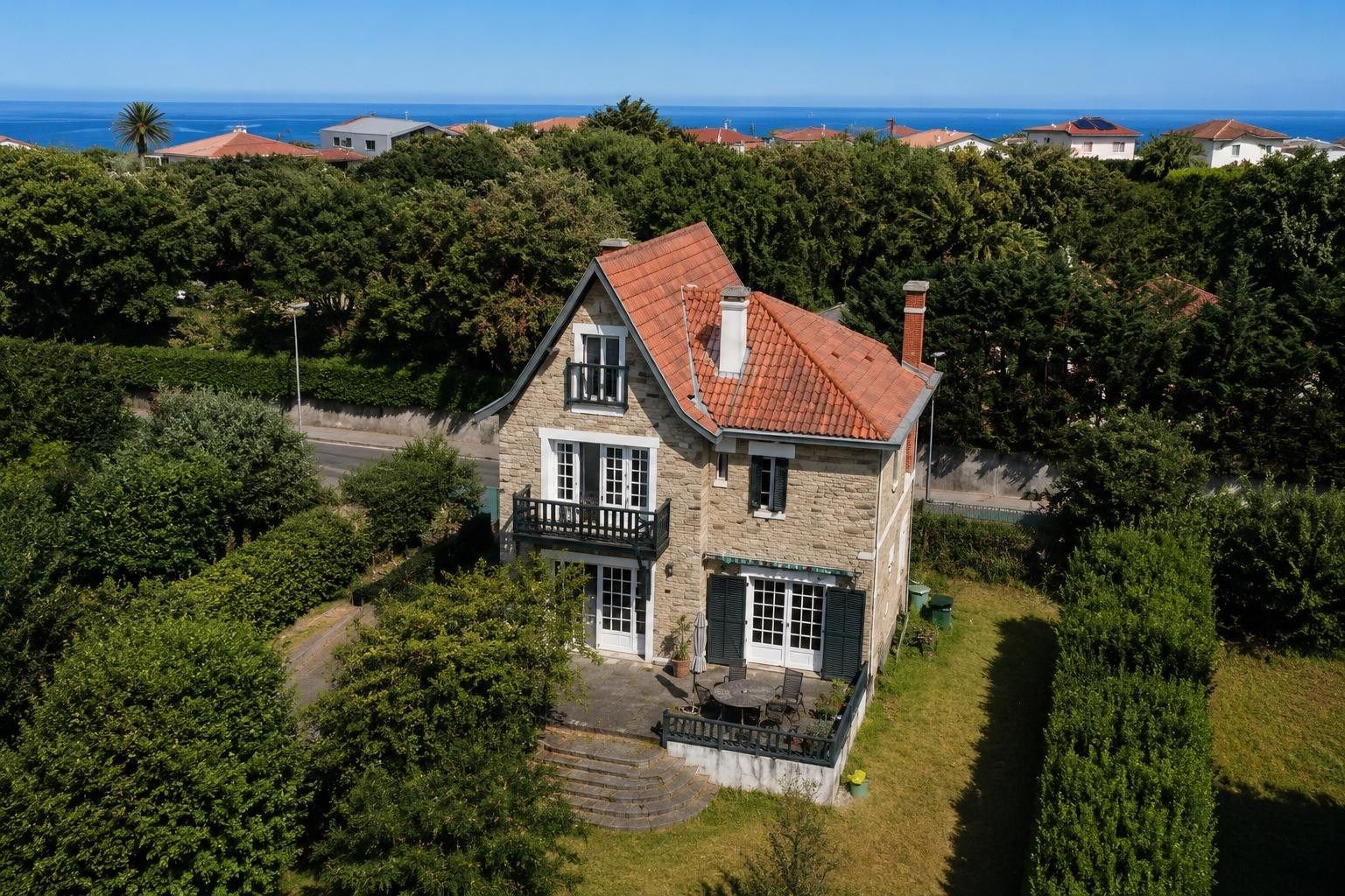 mansion 7 Rooms for sale on BIARRITZ (64200)