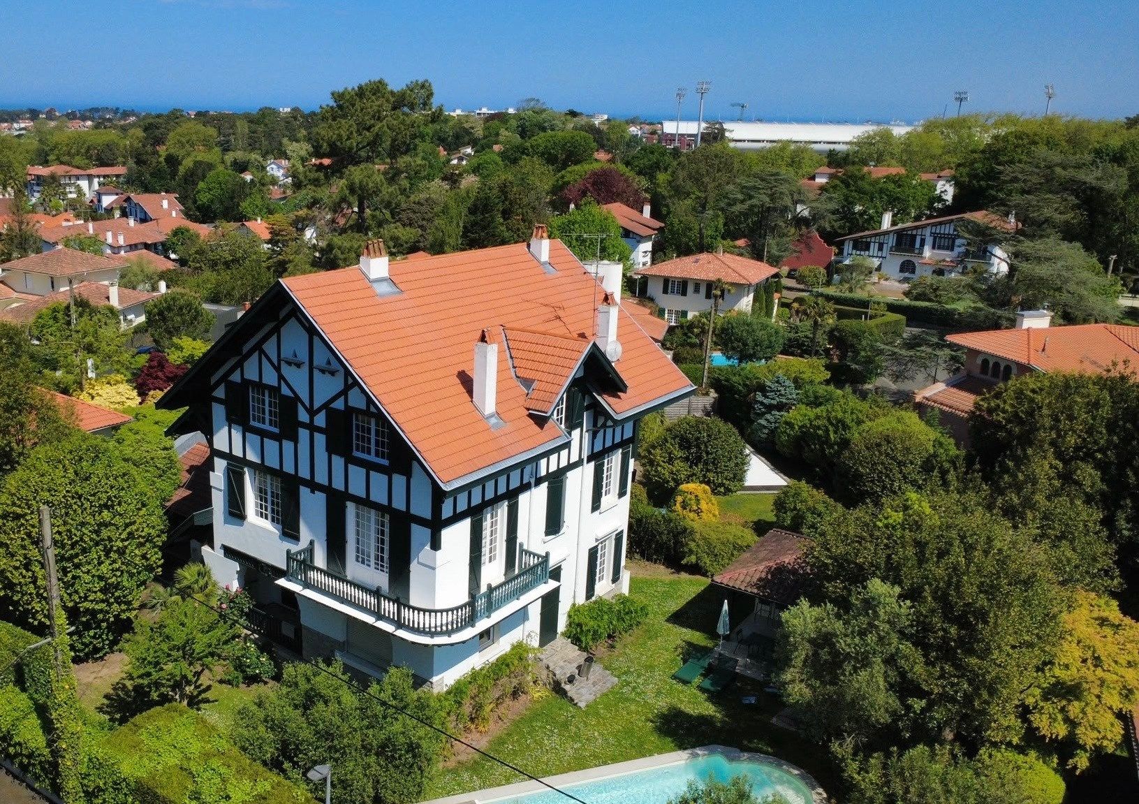 house 10 Rooms for sale on BIARRITZ (64200)