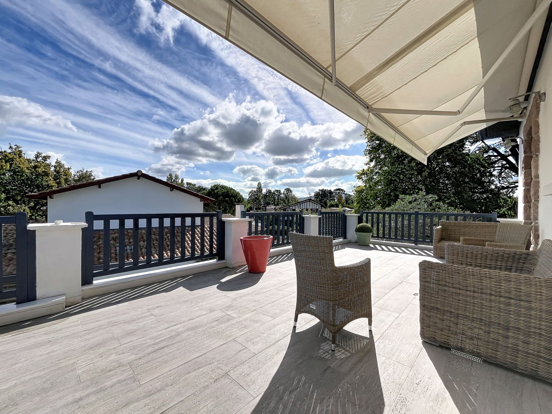 house 5 Rooms for sale on CIBOURE (64500)