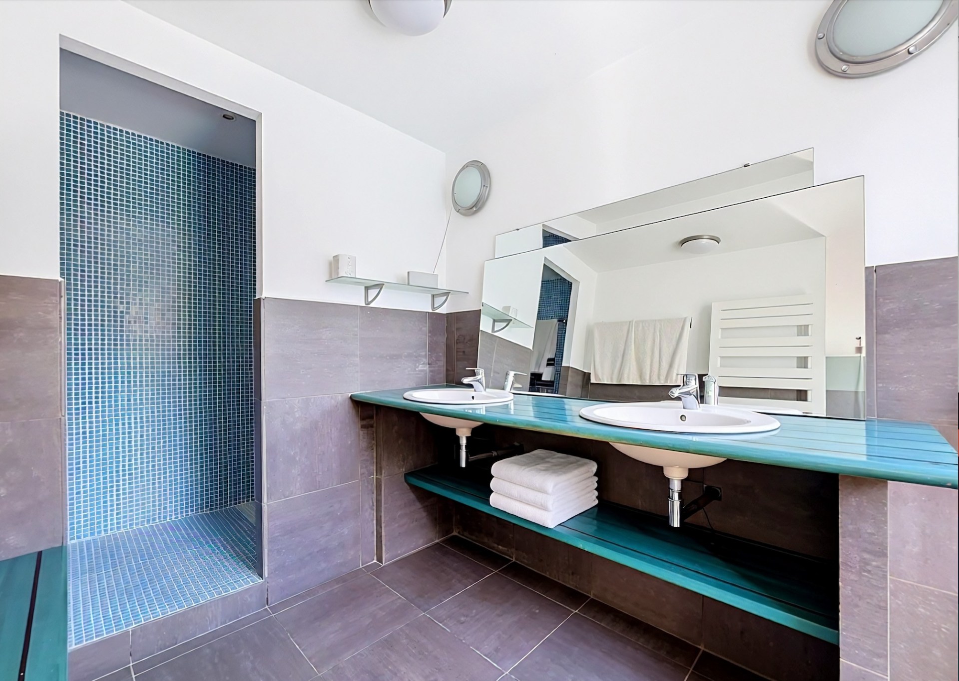 house 5 Rooms for sale on CIBOURE (64500)