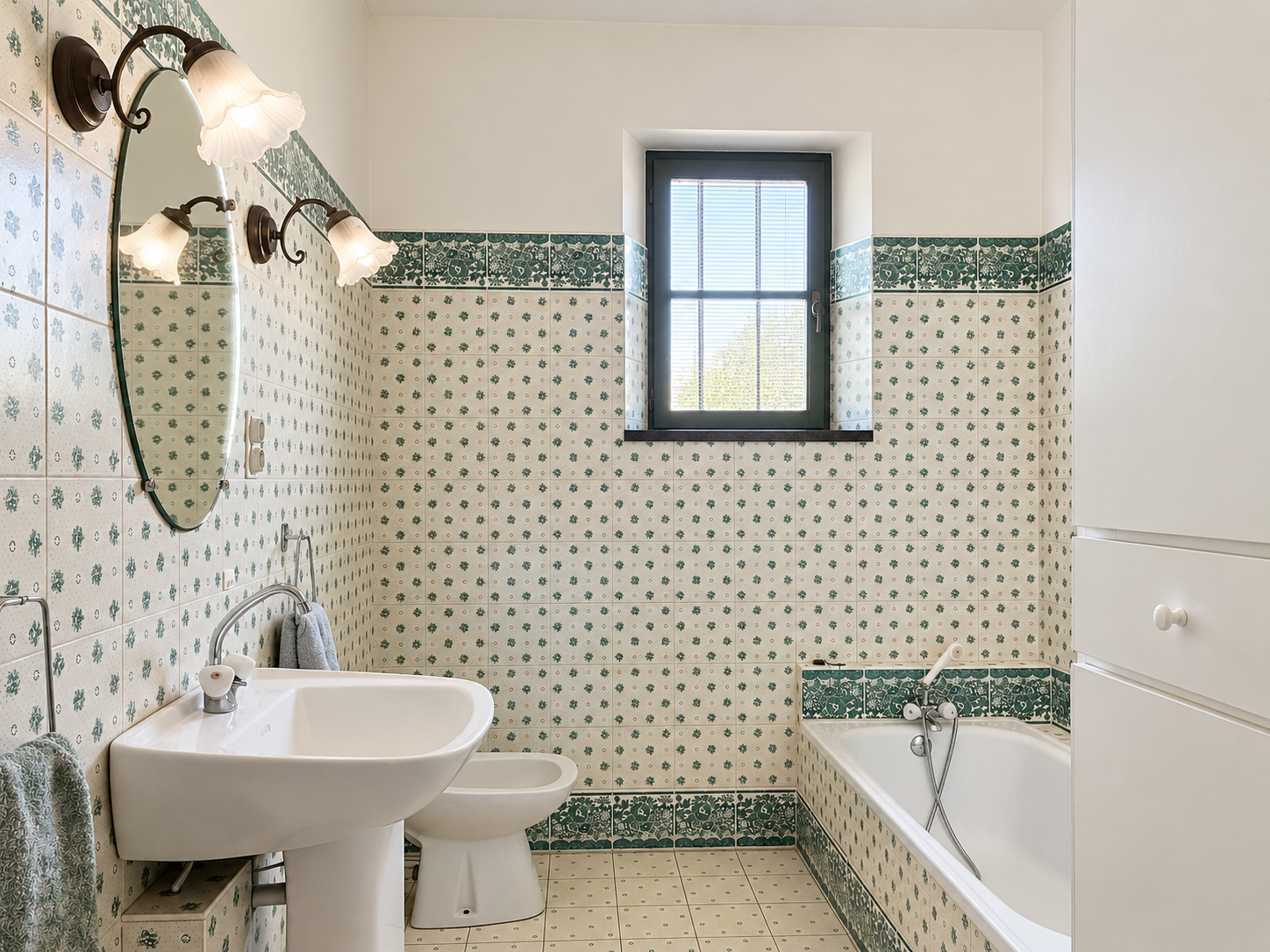 house 10 Rooms for sale on CIBOURE (64500)