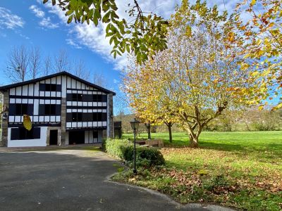 Sale House Saint-Pée-sur-Nivelle 15&nbsp;Rooms 740&nbsp;m²