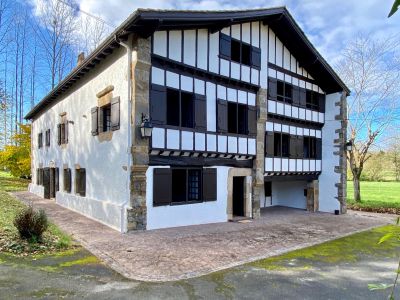 Sale House Saint-Pée-sur-Nivelle 15&nbsp;Rooms 740&nbsp;m²